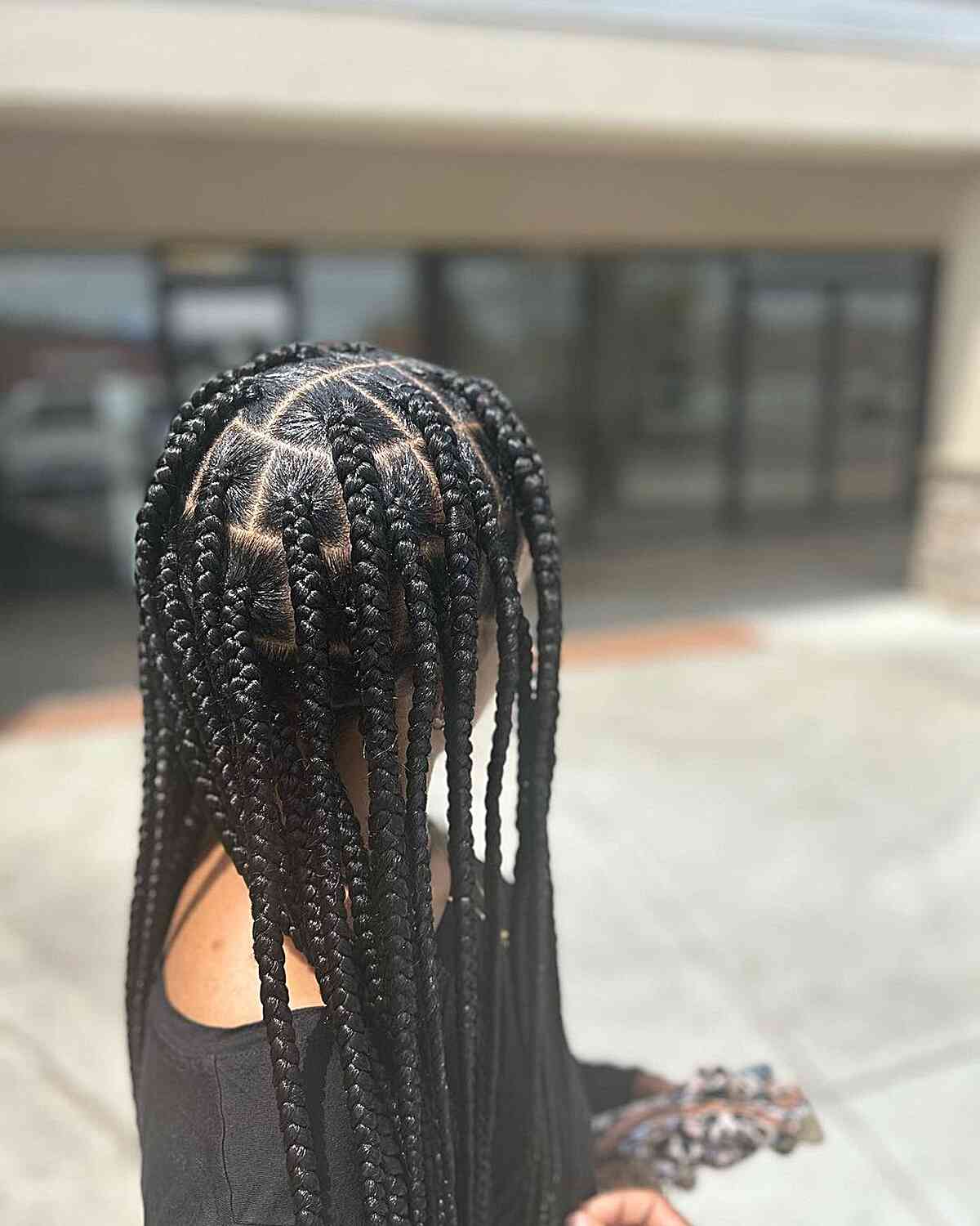 30 Hottest Knotless Box Braids Hairstyles Women of Color Are Getting in 2025