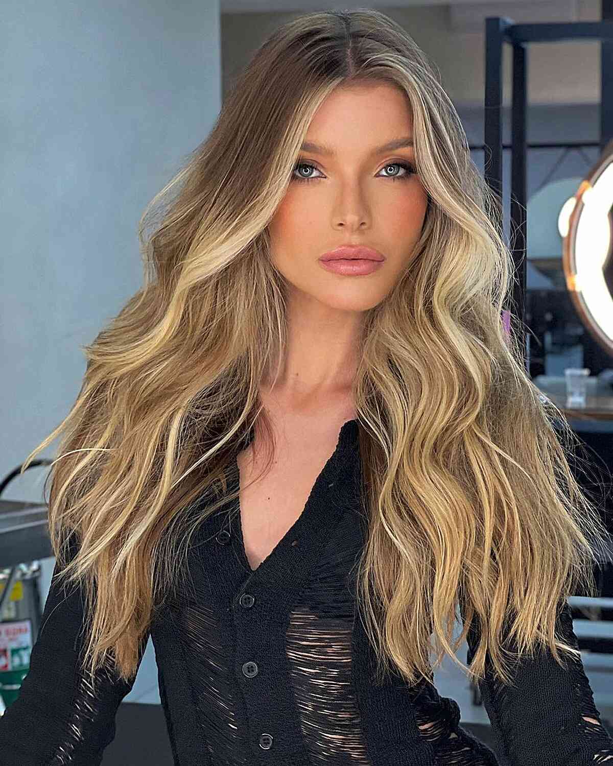 38 Light Blonde Highlights for a Radiant Look in 2025