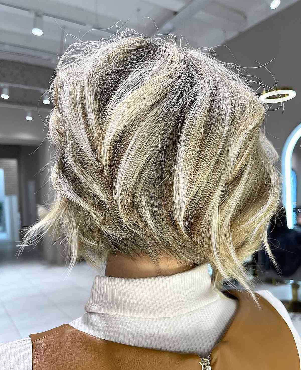 38 Light Blonde Highlights for a Radiant Look in 2025