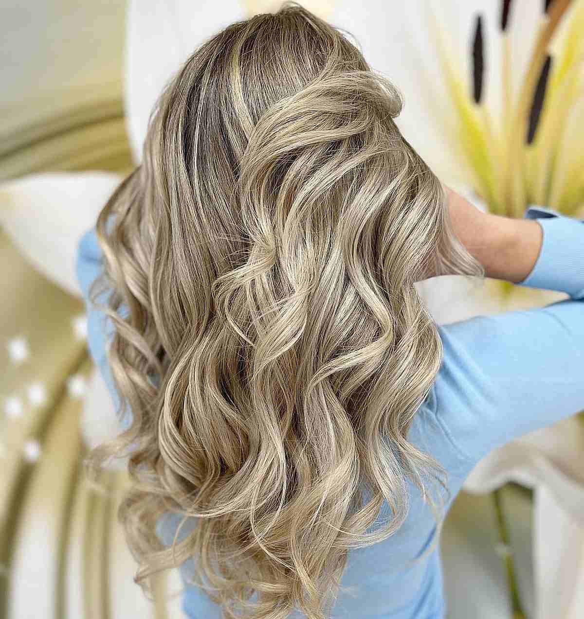 38 Light Blonde Highlights for a Radiant Look in 2025