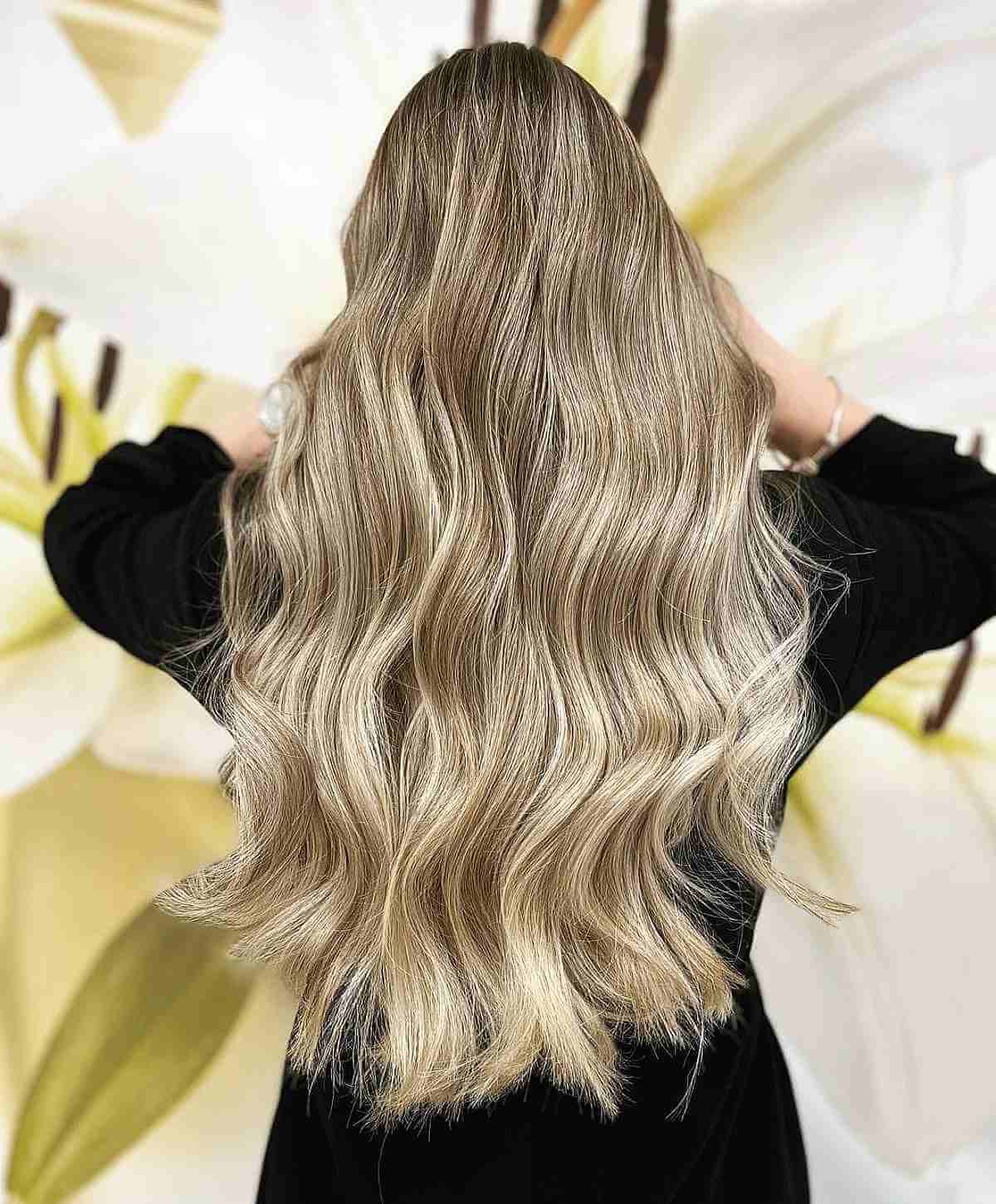 38 Light Blonde Highlights for a Radiant Look in 2025