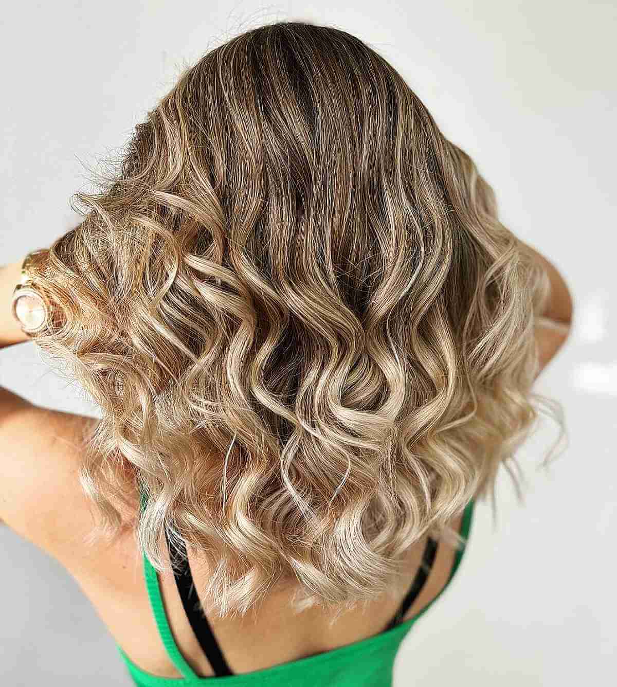 38 Light Blonde Highlights for a Radiant Look in 2025