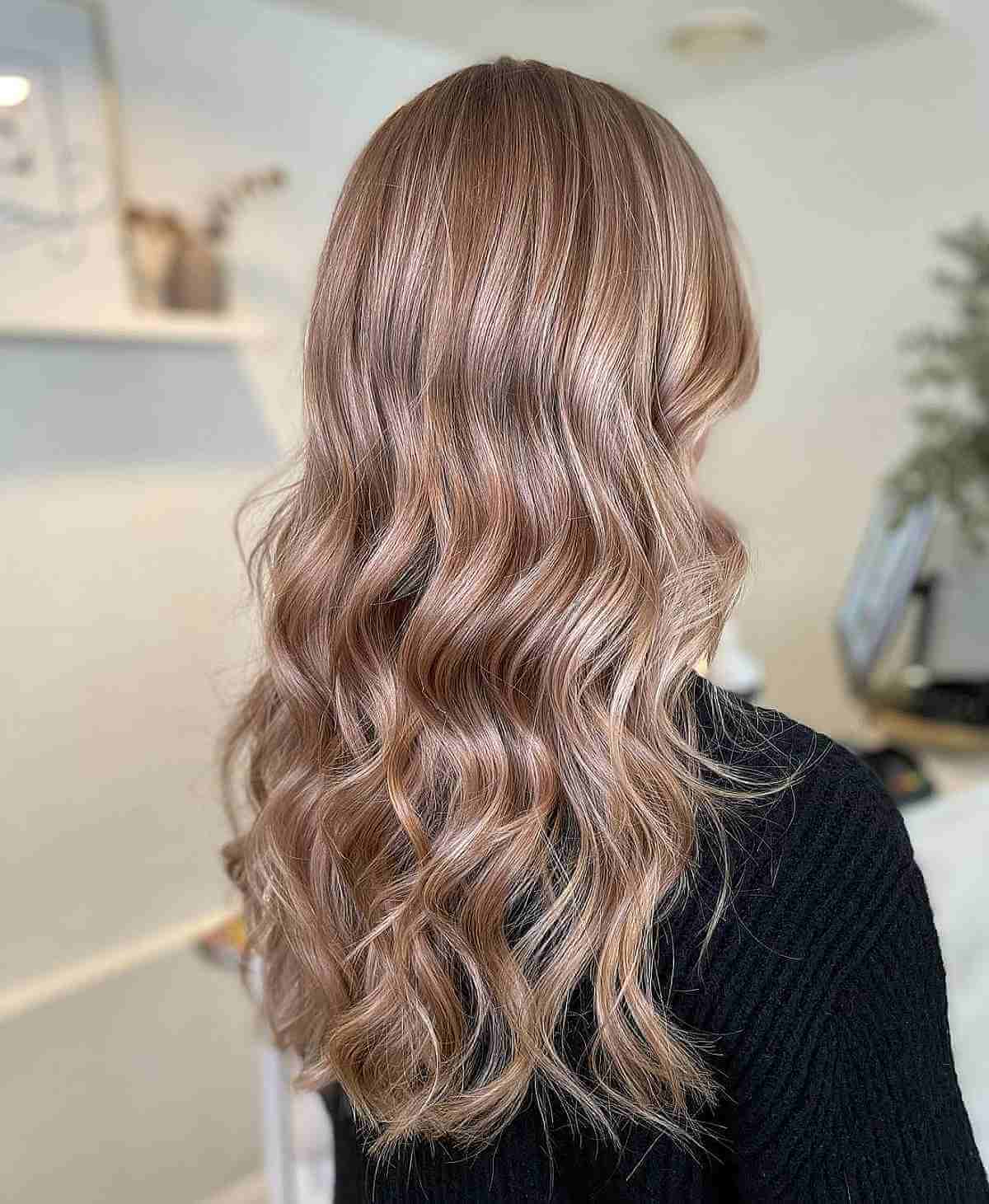 38 Light Blonde Highlights for a Radiant Look in 2025