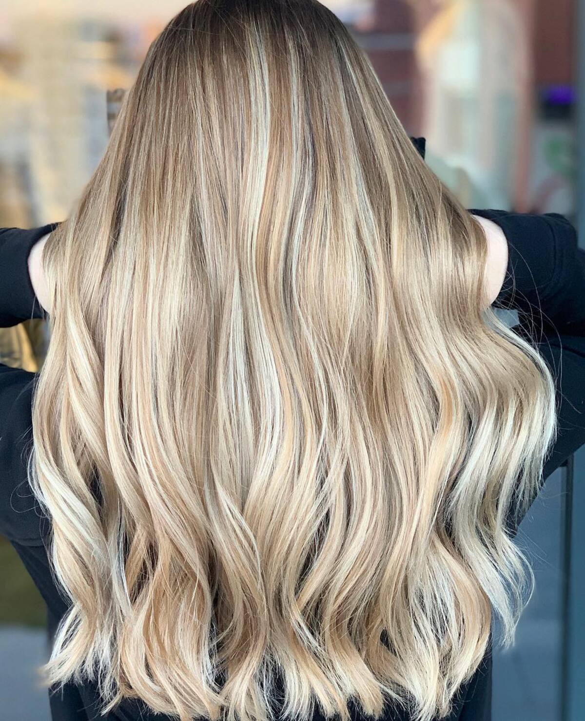 38 Light Blonde Highlights for a Radiant Look in 2025