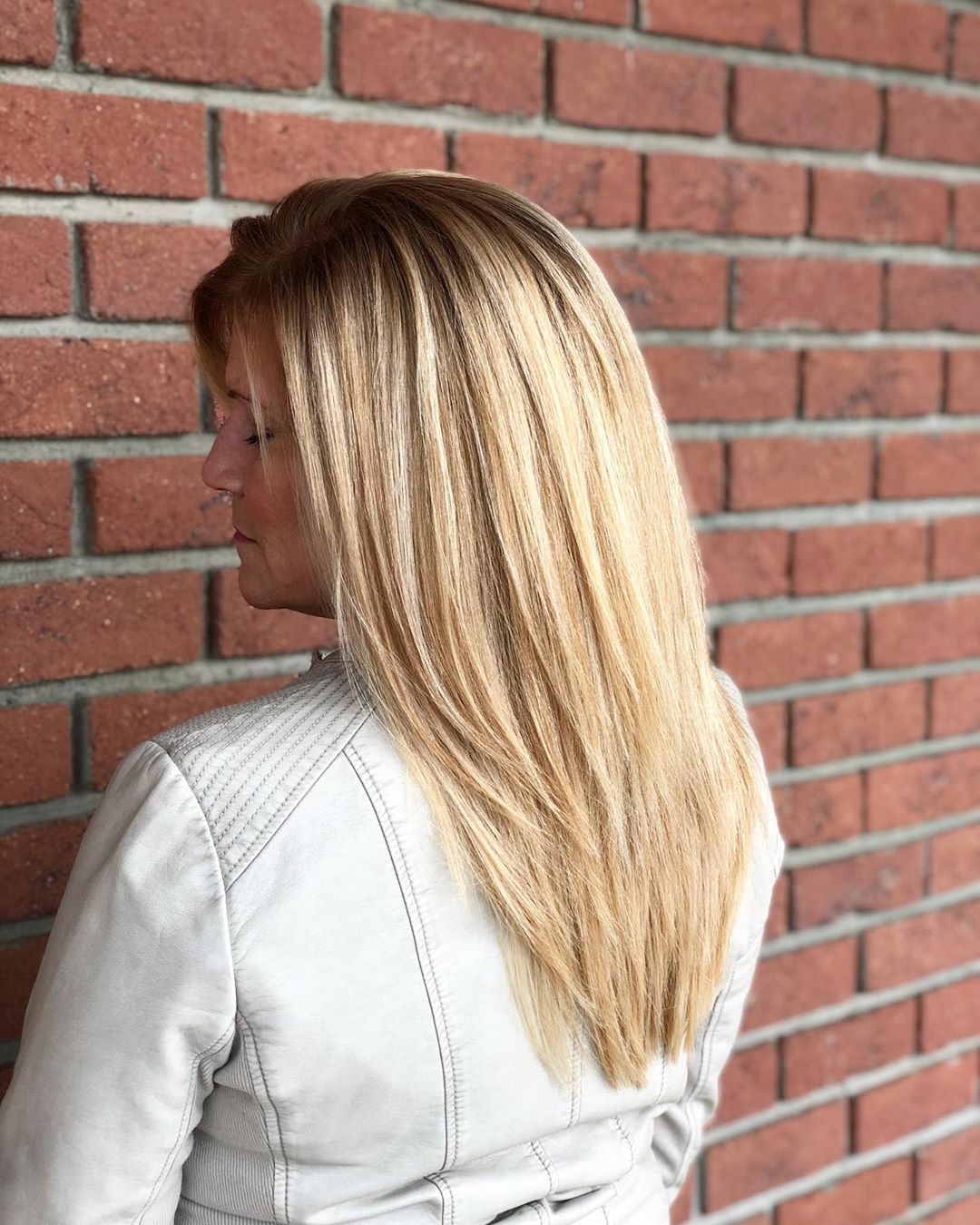 34 Fresh Hair Colors for Women Over 50 to Look Younger