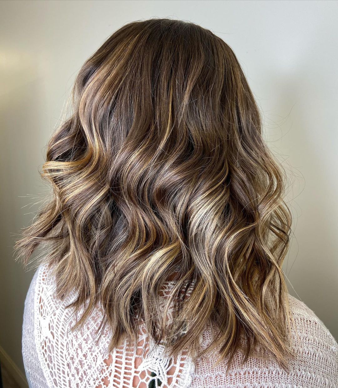 43 Prettiest Brown Hair With Blonde Highlights of 2025