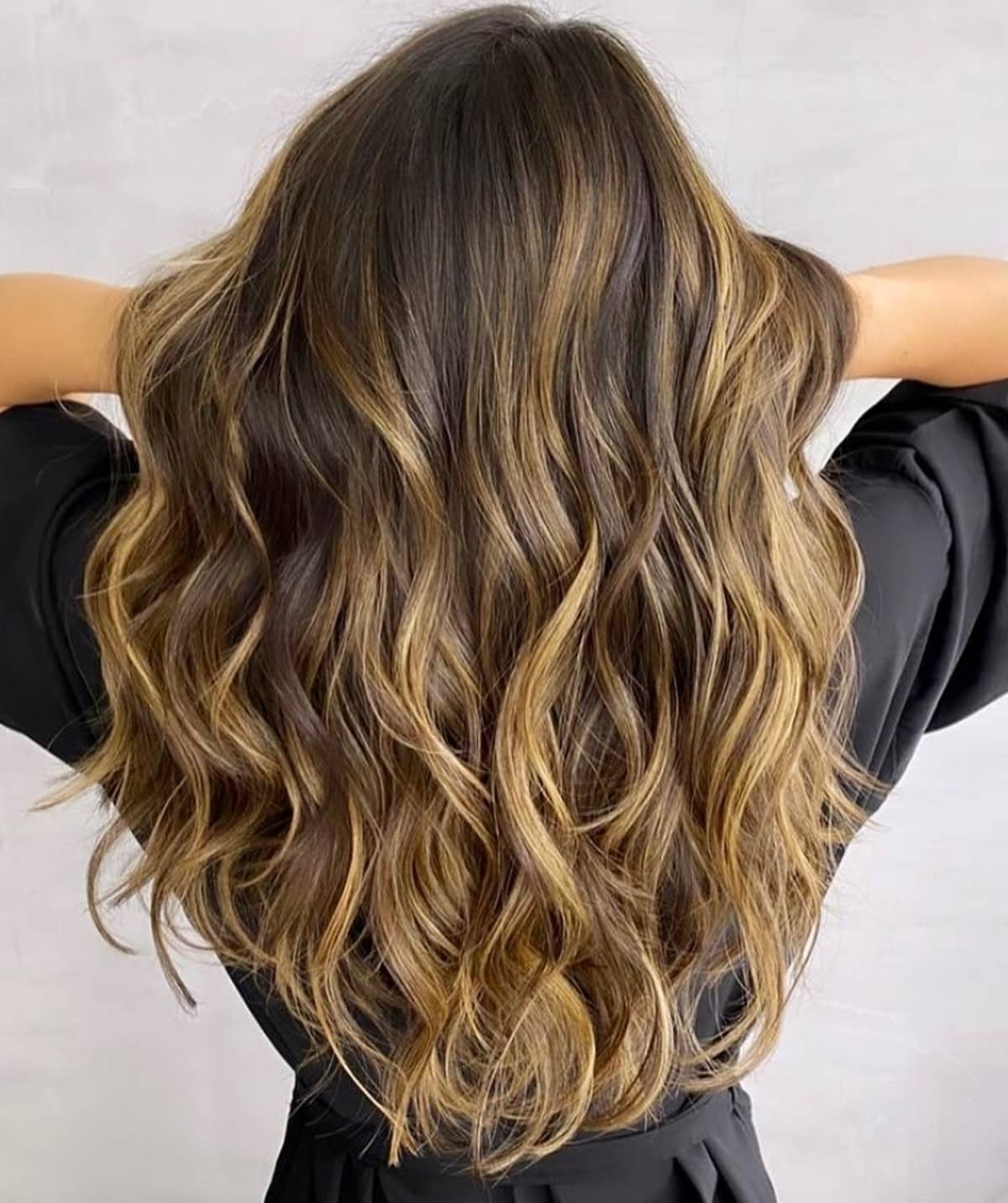 25 Dark Brown Hair with Blonde Highlights Ideas for Luscious Brunettes