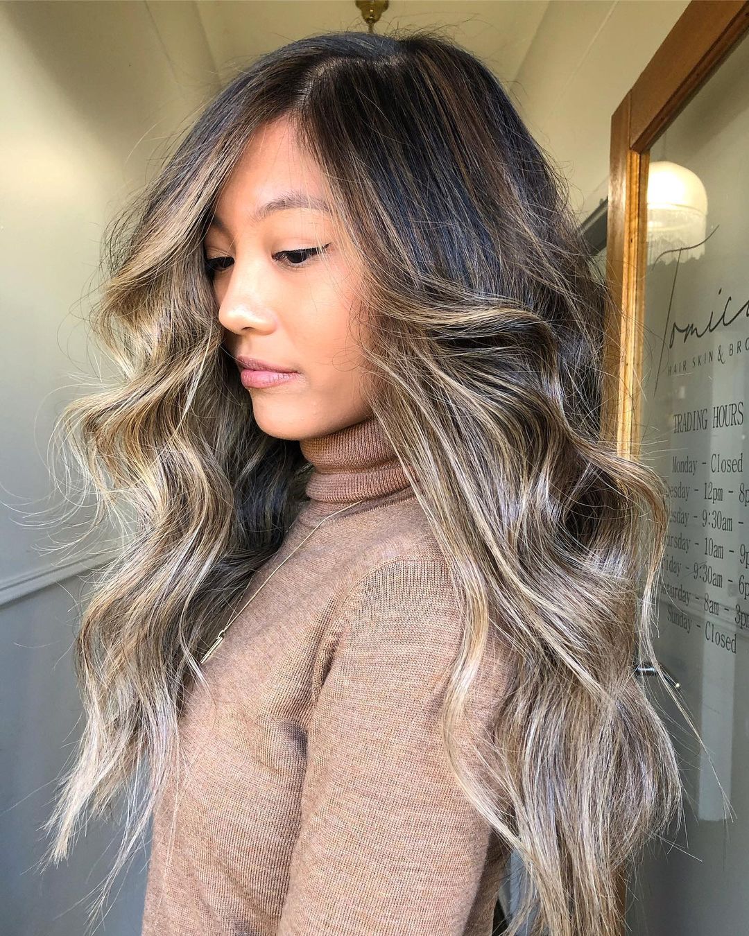 25 Dark Brown Hair with Blonde Highlights Ideas for Luscious Brunettes