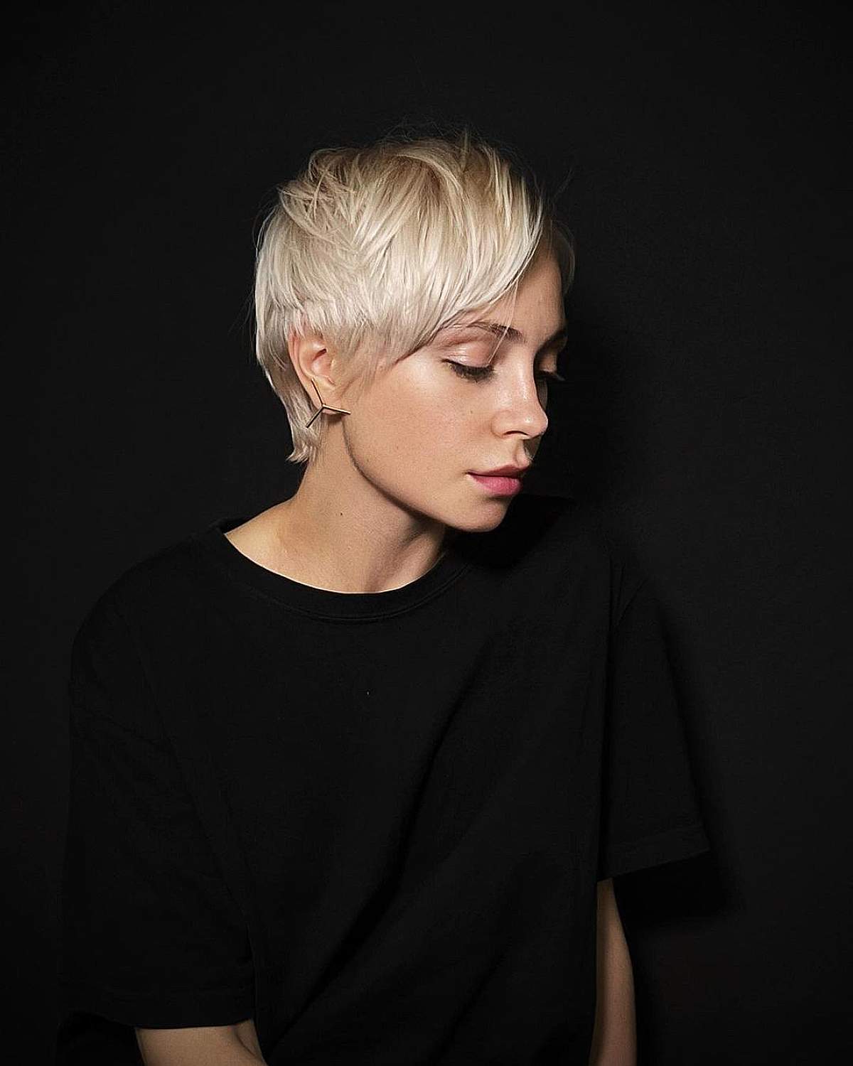 46 Eye-Catching Blonde Pixie Cut Ideas to Show Your Stylist