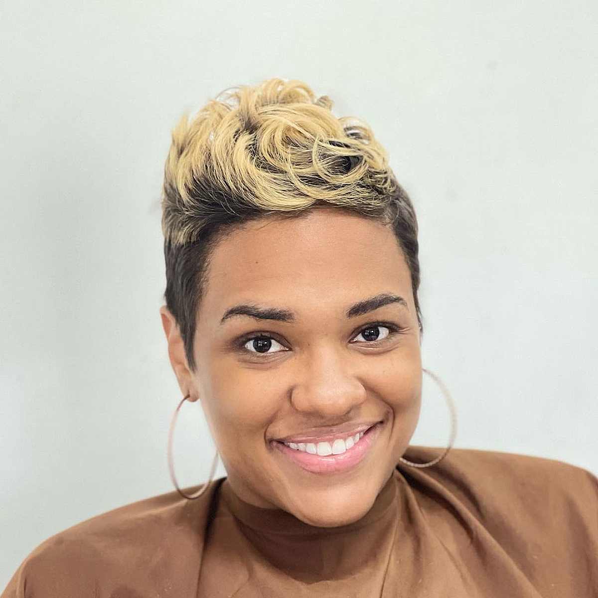 46 Eye-Catching Blonde Pixie Cut Ideas to Show Your Stylist