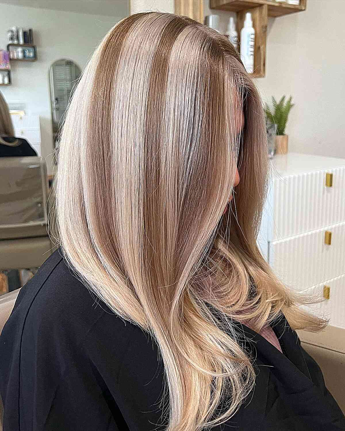28 Skunk Stripe Hair Ideas to Try This Trend Yourself