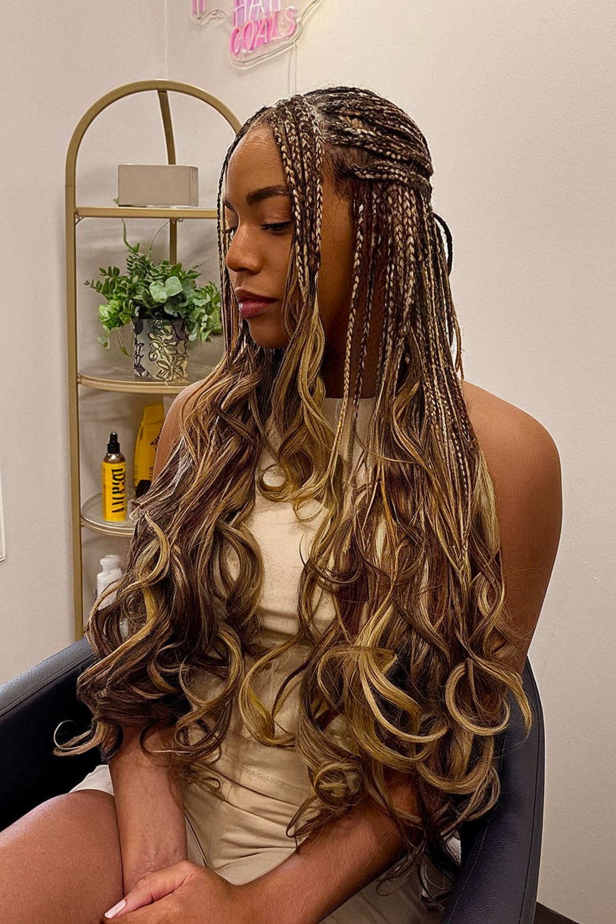 15+ Gorgeous French Curl Hairstyles You&#8217;ll Want to Try in 2025