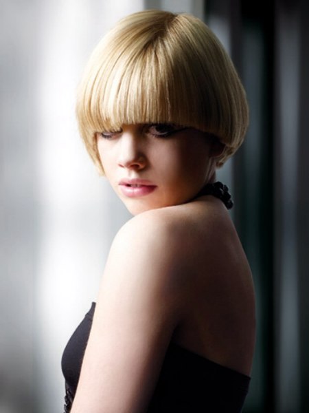 CUT IN RE-DESIGN by Moving Hair