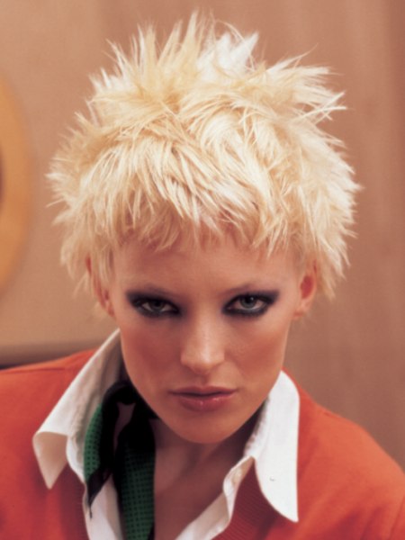 Blonde &amp; Blond by Intercoiffure Mondial