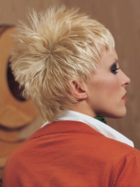 Blonde &amp; Blond by Intercoiffure Mondial