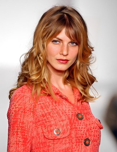 Hairstyle for a Wide Face