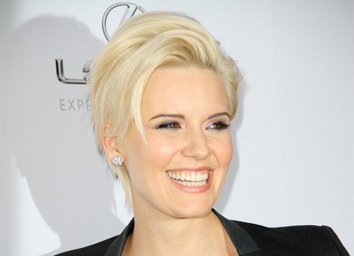 Maggie Grace’s Pixie Cut